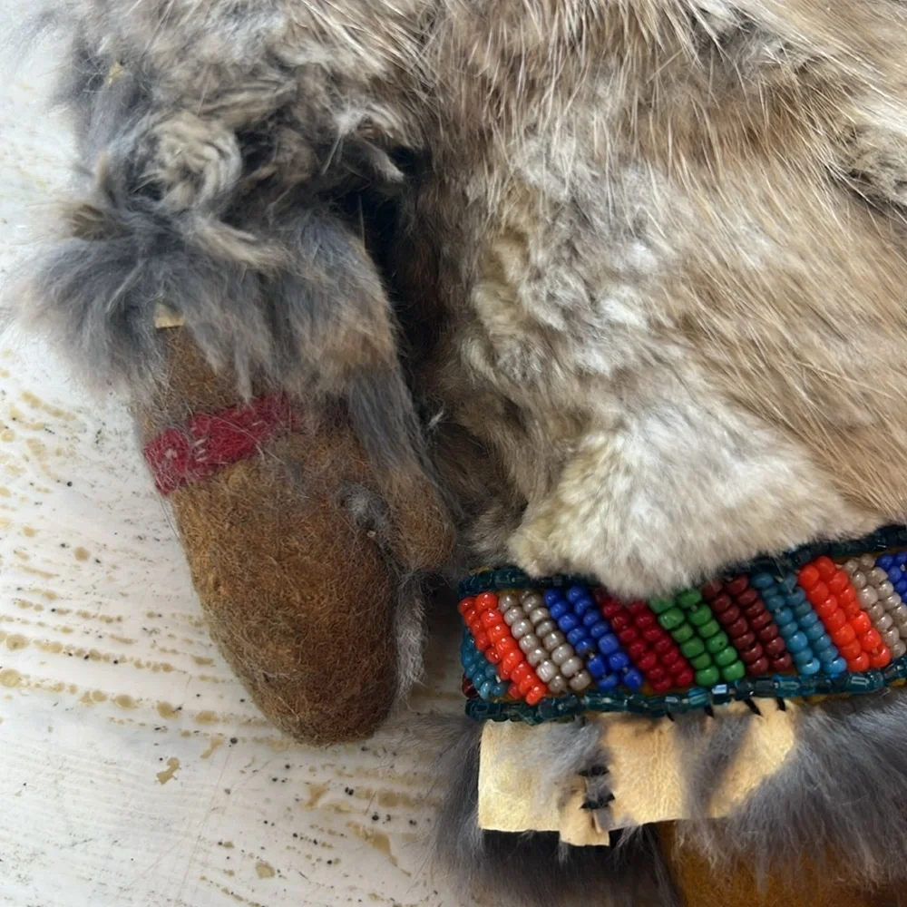 Vintage Handmade Inuit Style Fur & Beaded Doll Collectible Folk Art (FRAGILE) - Picture 10 of 13